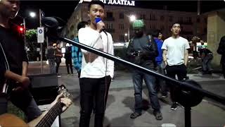 🇲🇳蒙古国乌兰巴托街头，与众人的“乌兰巴托的夜”，2016年7月。