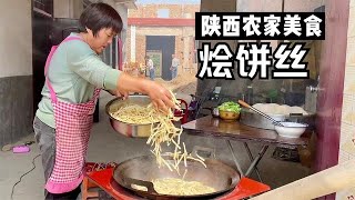 天天奶奶给工人做烩饼丝，汤浓饼香，再炒几个家常菜，味道美滋滋【乡村的味道官方频道】