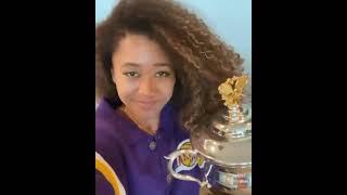 #NaomiOsaka shows off her 4th Grand Slam trophy! 🏆🙌 @naomiosaka