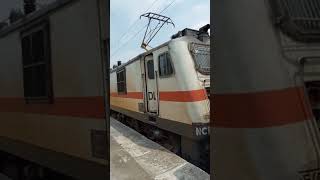 22432 Udhampur Subedarganj Sf Express Unschedule Halt At Sirathu #northcentralrailways #sfexpress