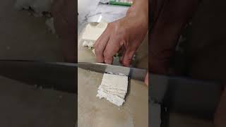 cutting into crumbs the paneer