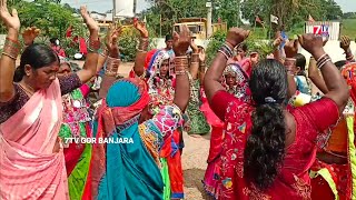 Banjara Culture Song Yadi Bai Log Dance || Chalo Pohradevi Kompally Sevalal Thanda Meedhaku Deeksha