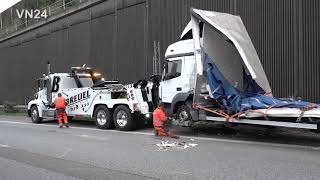 20.09.2021 - VN24 - Mobile crane collides with broken-down truck on the A1 hard shoulder