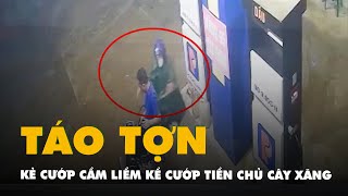 Camera quay cảnh kẻ cướp cầm liềm kề cổ chủ cây xăng cướp tiền