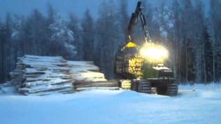 810 John Deere Log Forwarder in Finland