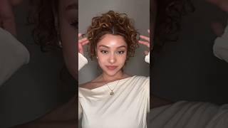 Twisting it up 🤞🏼🤍 #messybuntutorial #buntut #hairinspo #curlyhairstyles #jazvnessa