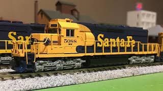 N scale Kato sd40-2 Mid Nose Headlight AT\u0026SF #5088 review