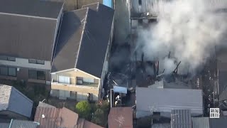 大阪・生野の棟続き住宅で火災　焼け跡から男性遺体、2人負傷
