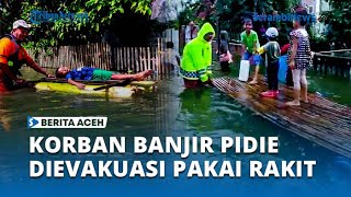 Korban Banjir Pidie Dievakuasi Pakai Rakit Batang Pisang