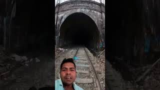 Tunnel bhire Jane manisa/,ଟନେଲ୍ ଭିତରେ ଜଣେ ମଣିଷ