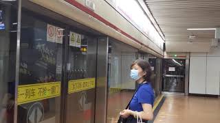 A typhoon-affected Shanghai Metro Line 1 小交路 train arriving at Shanghai Railway Station（Metro)