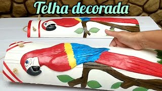 Telha decorada com massinha de rejunte e pintura |  arara vermelha