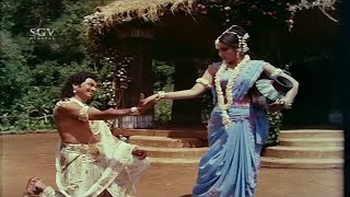 Dr.Rajkumar in Love with Japaprada | Kannada Superhit Scenes | Raj and Jayaprada Romantic Scenes