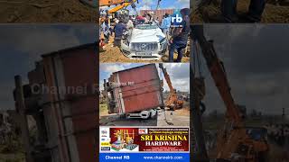 കാറിന് മുകളിലേക്ക് കണ്ടെയ്നർ മറിഞ്ഞു Nelamangala Car Accident #shorts #shortvideo #short