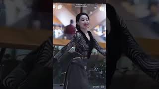 Beautiful lady Tibetan dance