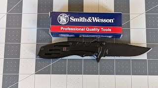 The Extreme Ops by Smith and Wesson. It Has How Many Amazon Reviews?