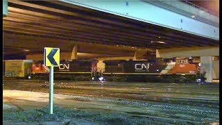 CN Train Spotting HD: CN 2651 \u0026 2000 Leads CN M302 East At Clover Bar 7/8 1/18/17