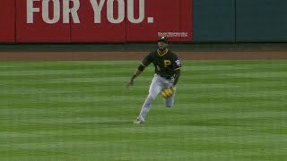 PIT@STL: Marte robs Fowler with a sliding catch