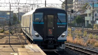 E257系2500番台NC-3?編成+2000番台NA-02編成　踊り子6号東京行きが二宮駅を通過するシーン