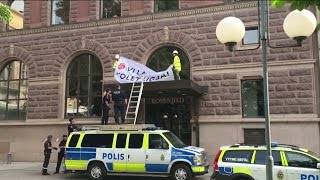 Fyra personer greps utanför Rosenbad - Nyheterna (TV4)
