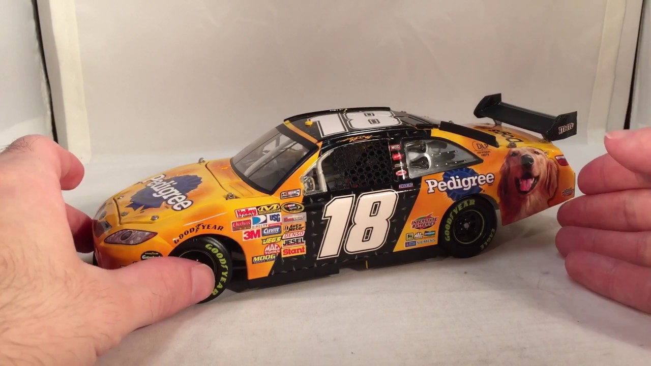 Review: 2008 Kyle Busch #18 Pedigree Toyota Camry 1/24 NASCAR Diecast ...