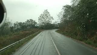 ฝนตกตอนขึ้นเขามาเจอเหตุการณ์กับตัวเองเลยครับถนนลื่นขึ้นไม่ไหว