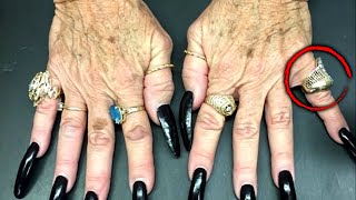 Reality Star Says She Spotted Stolen Ring on Fortune Teller’s Finger