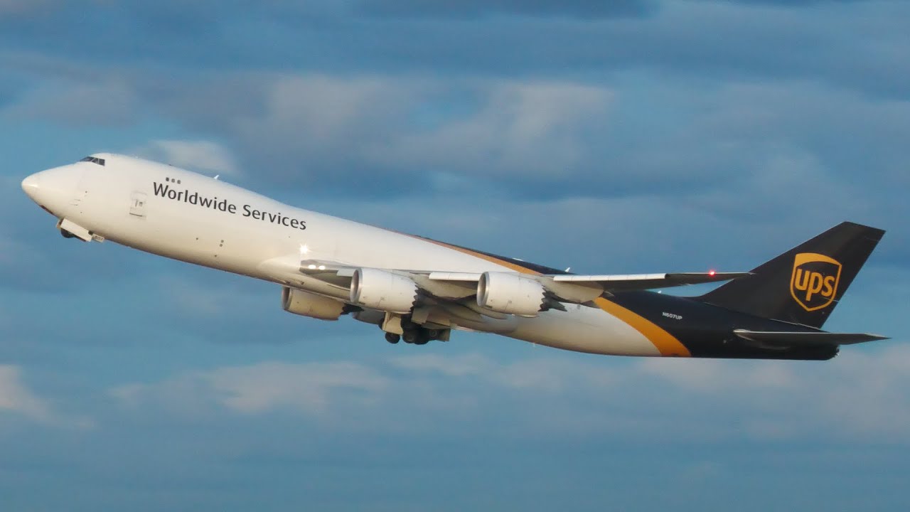 Ups Boeing 747 8f N607up Dusk Takeoff Sydney Airport Youtube