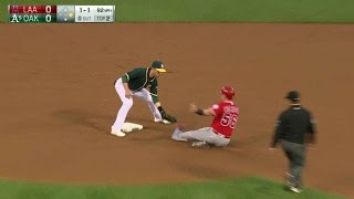 LAA@OAK: Vogt catches Calhoun attempting to steal