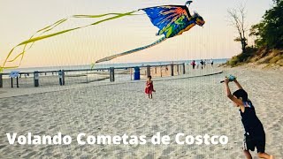 Flying Costco Kites with kids: Volando Cometas de Costco con niños