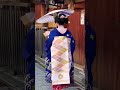 和傘を持つ舞妓さんが綺麗👘kyoto japan