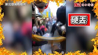 清潔隊員勸機車行分批回收廢輪胎竟遭拋擲輪胎 事後對方道歉了(新北環保局提供)