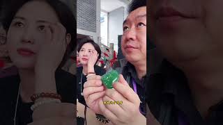 美女带来的翡翠佛公，别人之前用来抵债的，究竟值不值？文玩 古玉 鉴宝 古玩 鉴定