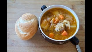 Deftige Sauerkraut Suppe mit Hackbällchen