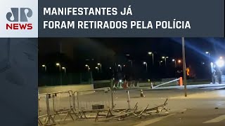 Cadeiras arremessadas, vidros quebrados e sujeira: o rescaldo da invasão em Brasília
