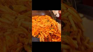 잘되도 너무 잘되는 오일장 분식?! 끊임없이 쏟아붓는 전설의 떡볶이 Korean street food