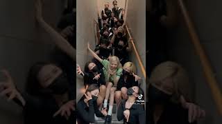 [TikTok] Rosé sings On The Ground a cappella with her dancers