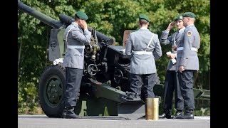 Salute procession with three salute shots - Schrippenfest 2018