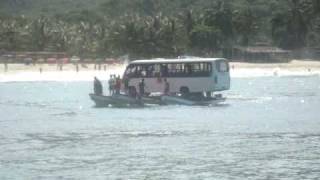 Trasnportando un Autobusete a la bahia de Chuao