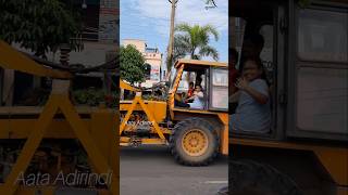 మా ముగ్గురు పిల్లలు క్రేన్ ఎక్కారు #shorts #trending trendin #crane #cranetruck #childeren