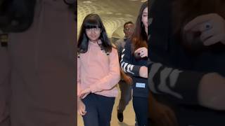 Aishwarya Jets Off For Christmas Vacay With Daughter Aaradhya As They Were Spotted At The Airport
