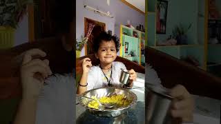 టిఫిన్ తిను అంటే ఎం చేస్తుందో😃#shortsfeed #viral #trending #ytshort #babygirl #dhriiyababy