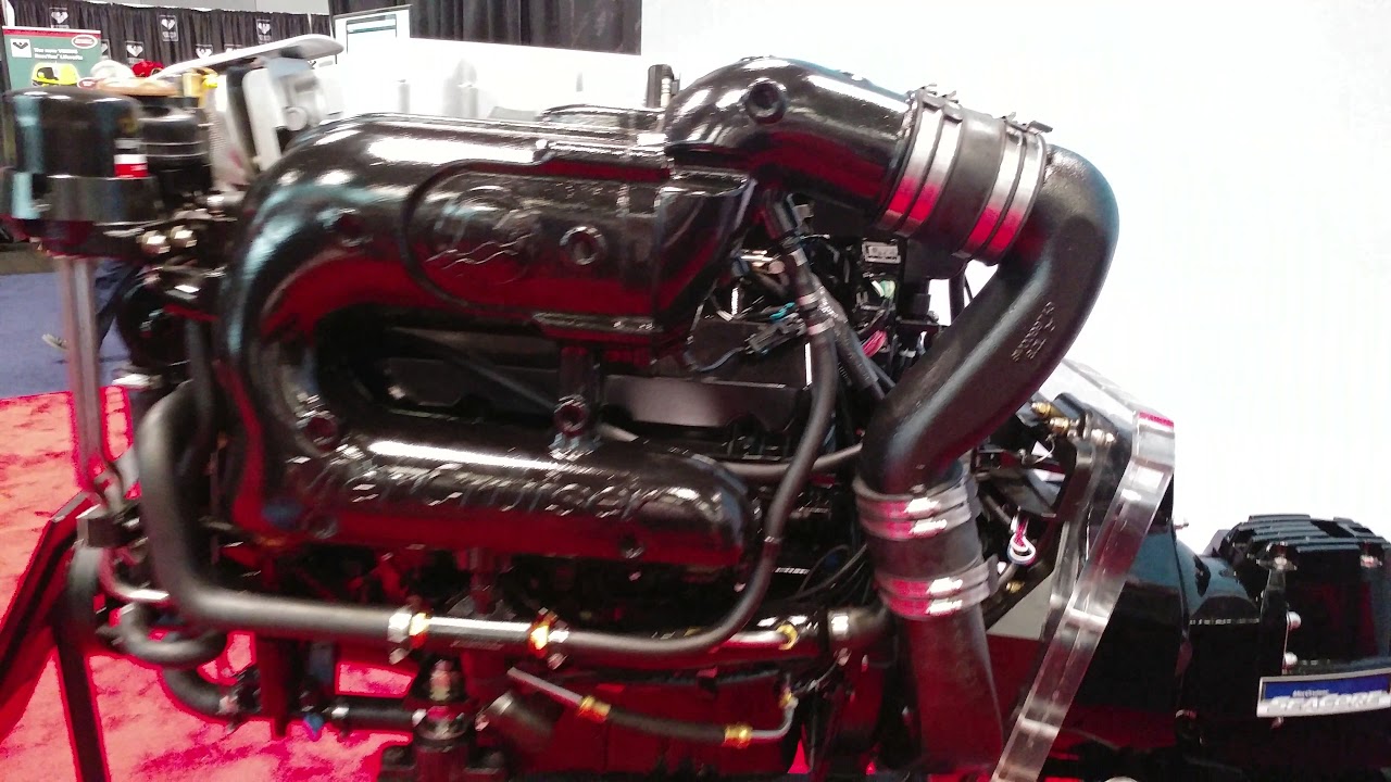 MERCURY 8.2L V 8 STERNDRIVE ENGINE @ NY BOAT SHOW - YouTube