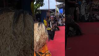 Proses pemberian sesajen pada sang barongan!!