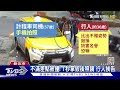 差點撞到我 行人嚇到 一掌打壞後照鏡 運將提告求償｜tvbs新聞 @tvbsnews02