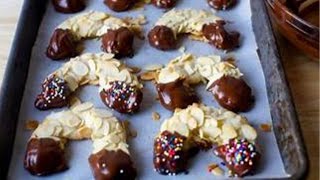 Almond horn cookies recipe: Crunchy, Sweet, and Oh So Satisfying!