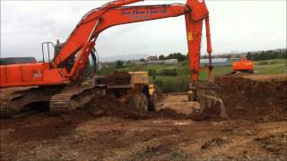 Hitachi  EX 350 excavator filling trucks