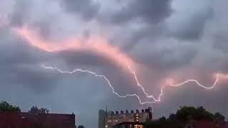 Prachtige beelden van onweer boven 't Huis aan de Poel