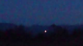 20/1/19 A UFO spook light on Craigmore Hill Aberfoyle with car approaching