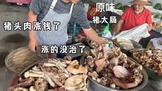 老夫妻街头卖熟食，精品红肠33一斤，原味不上色，顾客络绎不绝